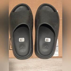 Yeezy slides size 8 onyx